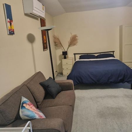 Garden Dreams Bungalow Blackburn Ngoại thất bức ảnh
